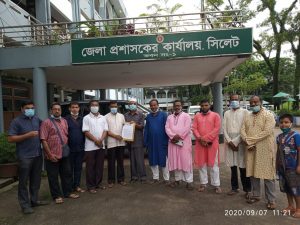 দক্ষিণ সুরমা উপজেলার ১০টি ইউনিয়নকে সিলেট সিটি কর্পোরেশনে অন্তভর্‚ক্তির দাবিতে স্থানীয় সরকার, পল্লী উন্নয়ন ও সমবায়মন্ত্রী বরাবরে স্মারকলিপি দিচ্ছেন ‘সদর দক্ষিণ নাগরিক কমিটি সিলেট’র নেতৃবৃন্দ।