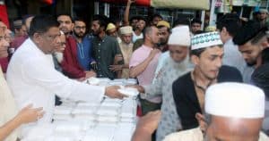 ইফতার বিতরণ